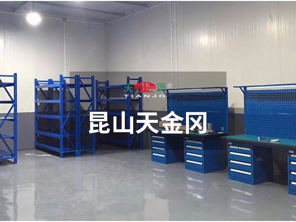 烈日炎炎，依然擋不住工具柜廠家天金岡師傅們上門安裝的腳步！