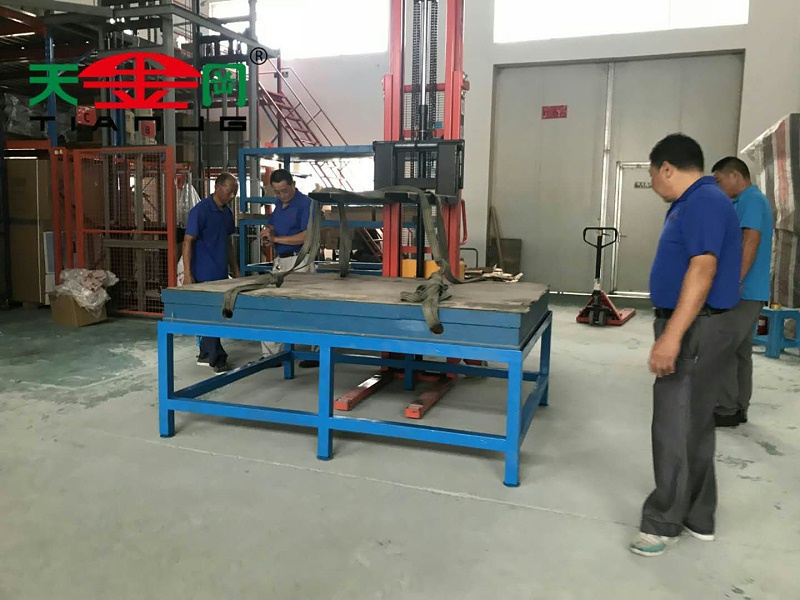 模具鉗工工作臺(tái)