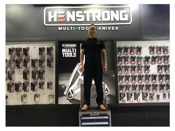 德資企業考察團隊走進工具柜廠家天金岡，實地考察工廠！