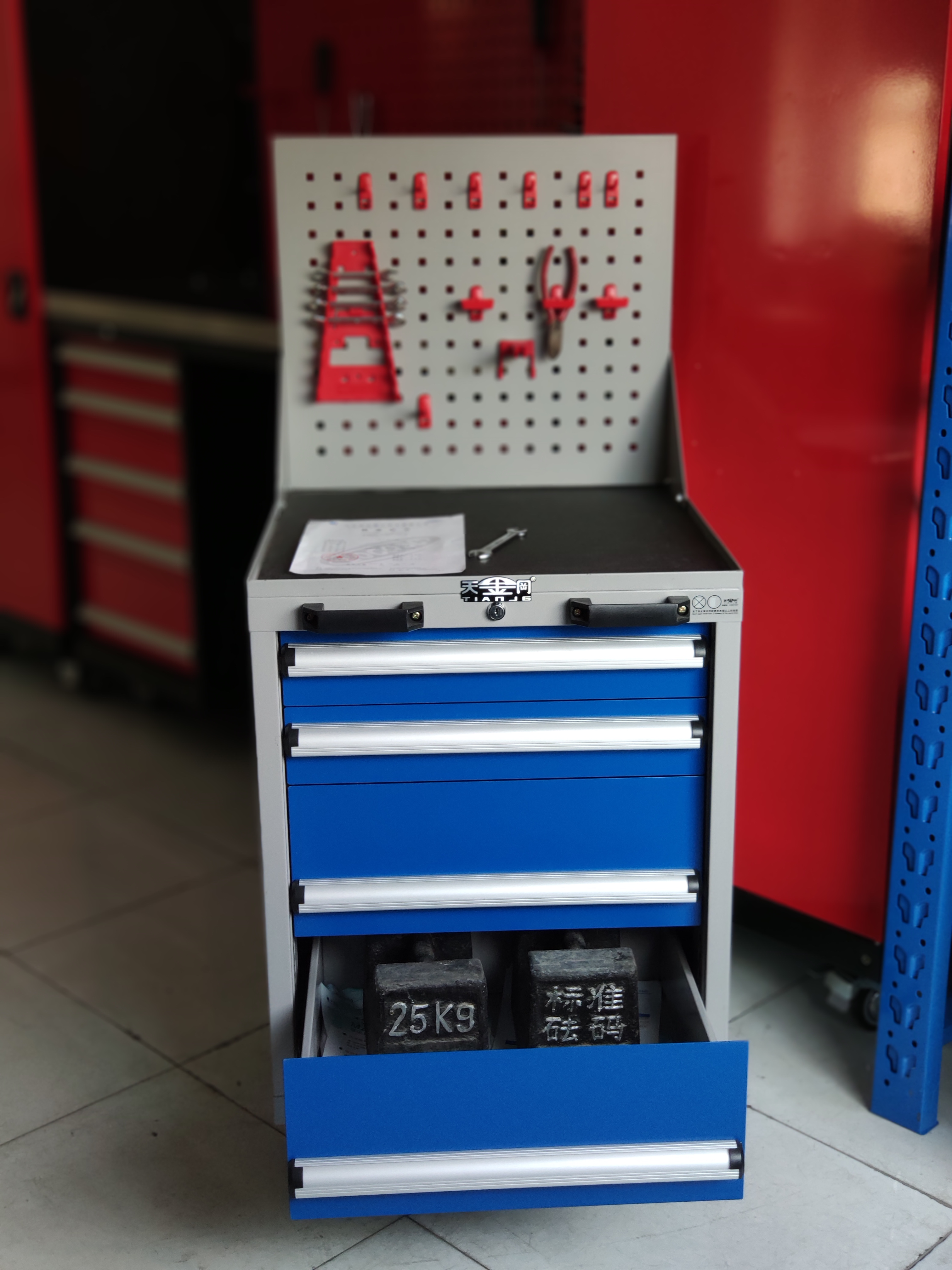 專業(yè)工具柜生產(chǎn)廠家怎么找？