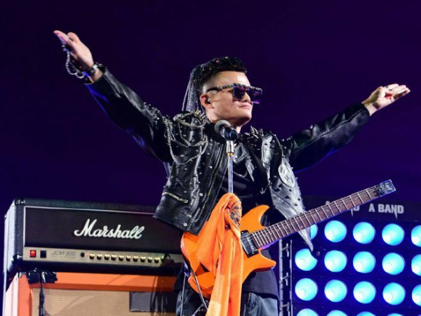 馬爸爸化身吉他搖滾老炮，工具柜廠家天金岡跟著一起燃到爆！