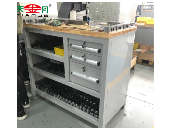 成都鉗工臺工具柜哪里找，品牌廠家，用實力說話【天金岡】