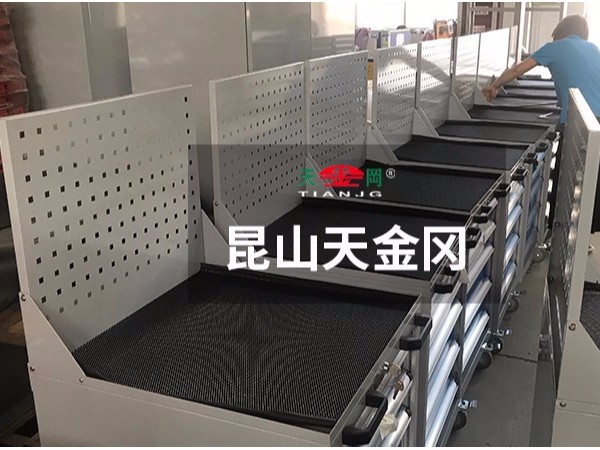 哪里賣(mài)鉗工工具柜，年產(chǎn)17000臺(tái)廠家天金岡，現(xiàn)貨發(fā)!