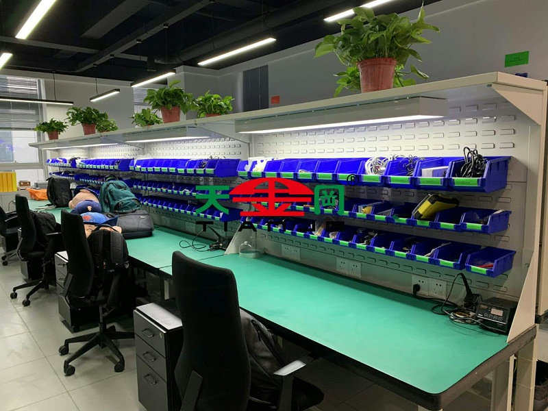 資陽(yáng)鉗工臺(tái)