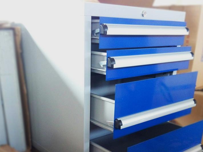 車間工具柜自己焊接還是專業生產？【天金岡】