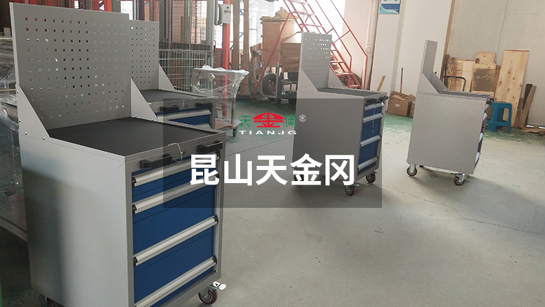 鉗工工具柜廠家天金岡18年堅(jiān)持產(chǎn)品的品質(zhì)，從未松懈