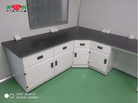 工具柜廠家天金岡旗下實驗臺、智能柜受到了某研究中心實驗室的一致好評與認可